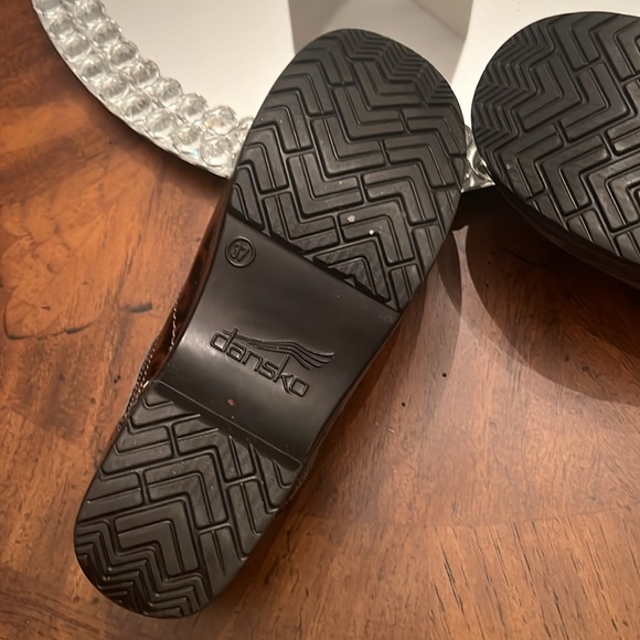 Dansko closed back clogs 37 patent leather - Picture 7 of 8